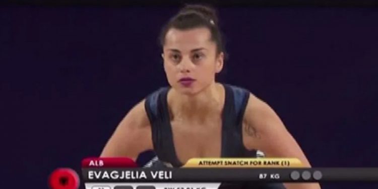 Ngrihet Flamuri Shqiptar Në Rusi, Veli Rezultat Historik Në Peshëngritje