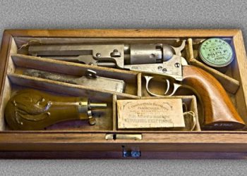 ​PISTOLETA ME PESË FISHEKË E SHPIKUR PARA 185 VJETËVE