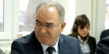 IDRIZI ALARMON AMBASADAT E QUINT PËR RREZIKUN E PRESIDENTIT ANTIKUSHTETUES