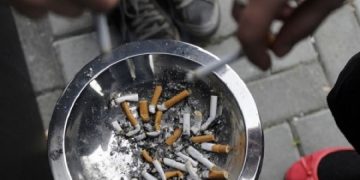 ​SHBA NDALOI PIRJEN E DUHANIT NË VENDET E PUNËS PARA 27 VJETËSH