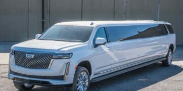 Cadillac Escalade i shndërruar në limuzinë, brenda të cilës nuk mungon asgjë