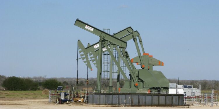 Vazhdon rënia e çmimit të naftës në tregjet e huaja