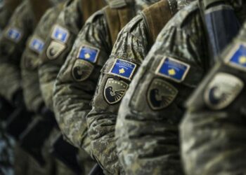 Paga, pajisjet e vjetruara, arsyet pse po e braktisin uniformën ushtarët e FSK-së