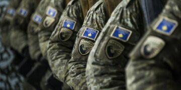 Paga, pajisjet e vjetruara, arsyet pse po e braktisin uniformën ushtarët e FSK-së