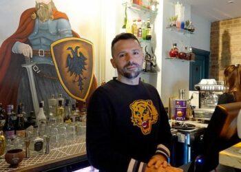 Shqiptarët rrëfehen për mediat britanike: Nuk jemi kriminelë, bëjmë punë të ndershme