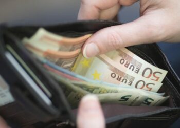 Rritja e pagave në sektorin publik e privat vlerësohet nevojë urgjente