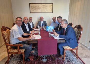 Komunat i reagojnë Qeverisë, po kërcënon pushtetit lokal me buxhet