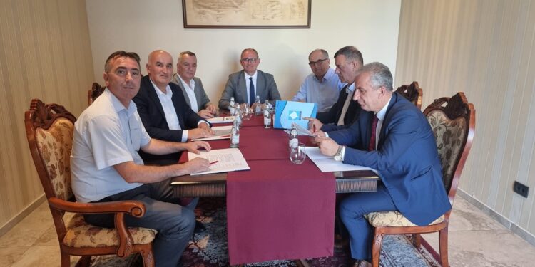 Komunat i reagojnë Qeverisë, po kërcënon pushtetit lokal me buxhet