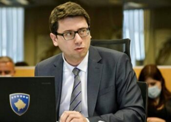 Qeveria ‘kërcënon’ shefat e bizneseve private, u thotë se kanë afat deri më 20 dhjetor ta realizojnë një kërkesë të saj