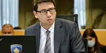 Qeveria ‘kërcënon’ shefat e bizneseve private, u thotë se kanë afat deri më 20 dhjetor ta realizojnë një kërkesë të saj