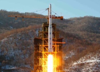 Koreja e Veriut lëshon një raketë balistike