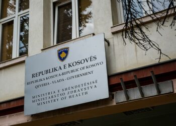 Ministria kërkon 300 mjek nga jashtë, 350 mjek të vendit rrinë të papunë