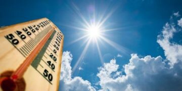 Moti sot, me diell dhe vranësira