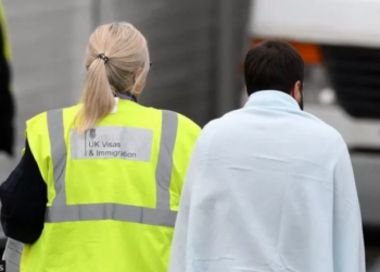 BBC artikull për bandat shqiptare: Si po i rekrutojnë punonjësit e drogës në kampet e emigrantëve në Francë