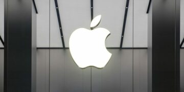 Apple konfirmon se dërgesat e iPhone do të vonohen për shkak të kufizimeve për COVID-19 në Kinë