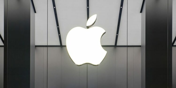 Apple konfirmon se dërgesat e iPhone do të vonohen për shkak të kufizimeve për COVID-19 në Kinë