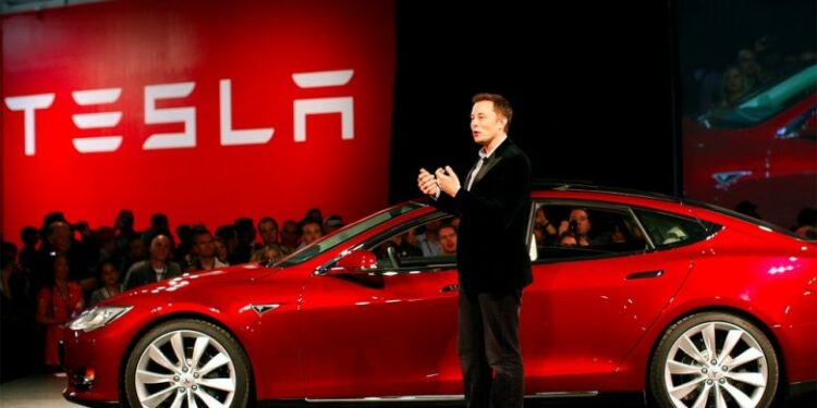 Elon Musk shet aksione të Teslas me vlerë prej 4 miliardë dollarësh
