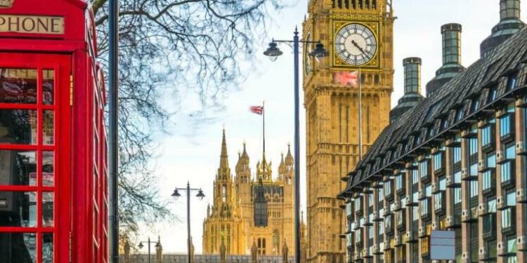 Gjigandi i transporitit Maerks paralajmëron ”re të errëta në horizont”