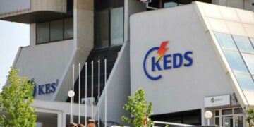 KEDS reagon pas gjobitjes: Bordi i ZRRE-së e la në “mëshirë të fatit” sektorin e energjisë elektrike