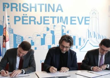 Komuna e Prishtinës nënshkruan marrëveshje për ngrohje përmes energjisë solare