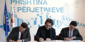 Komuna e Prishtinës nënshkruan marrëveshje për ngrohje përmes energjisë solare