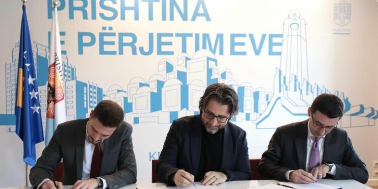 Komuna e Prishtinës nënshkruan marrëveshje për ngrohje përmes energjisë solare
