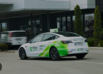 Video:Tesla përballet me aksidente të qëllimshme