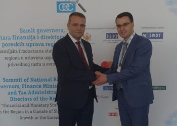 Mazreku me kompanitë e sigurimeve mbështesin Fehmi Mehmetin për gurvenatorë, heshti skandalet dhe i privilegjoi