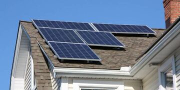 Prodhimi i energjisë diellore në BE rritet me 50% në vitin 2022, cili vend instaloi më shumë panele?