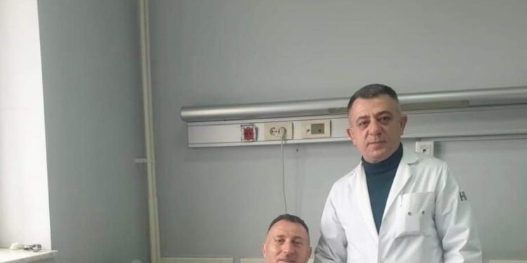 Rreshteri Fadil Ferati lavderon doktoret për profesionalizëm