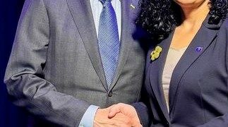 Gjatë vizitës së saj në New York, Presidentja e Republikës së Kosovës, Vjosa Osmani, pati mundësinë të takohet me Presidentin Clinton dhe Sekretaren Clinton.