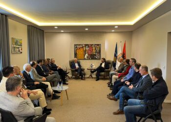 Kryetari i Kryeqytetit Perparim Rama drejtorin e shendetësië Izet Sadikun sot mirëpritën kirurgët nga vendet e ndryshme të botës