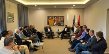 Kryetari i Kryeqytetit Perparim Rama drejtorin e shendetësië Izet Sadikun sot mirëpritën kirurgët nga vendet e ndryshme të botës