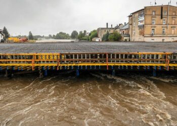 Përmbytjet në Evropë: Shërbimet emergjente përballen me sfida ndërsa lumenjtë rriten