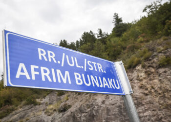 Kryeministri Kurti vizitoi vendin e rënies së Heroit Afrim Bunjaku, përurohet emërtimi i rrugës “Afrim Bunjaku”