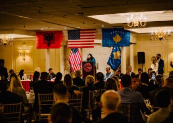 Presidentja Vjosa Osmani gjatë qëndrimit në SHBA takoi edhe  mërgatën shqiptare