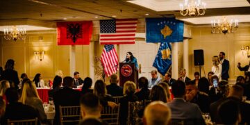 Presidentja Vjosa Osmani gjatë qëndrimit në SHBA takoi edhe  mërgatën shqiptare