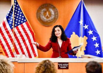 Presidentja Vjosa Osmani ka udhëtuar në New York për të marrë pjesë në Javën e Nivelit të Lartë të OKB-së, ku do të zhvillojë takime me liderë botërorë dhe organizata ndërkombëtare, si dhe do të angazhohet në aktivitete të tjera zyrtare.