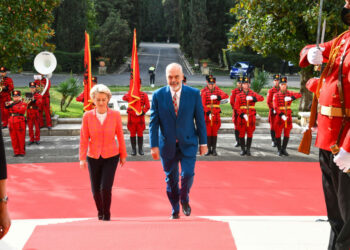 Shqipëria pritet të hapë kapitujt e parë të negociatave në tetor dhe të shkëputet nga Maqedonia e Veriut