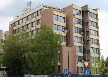 Arrestohen tre persona për “shpëlarje të parasë”, dhe vepra tjera penale, sekuestrohen dëshmi relevante, jepet urdhër ndalues për banesa, lokale, si dhe bllokohen gjiro llogari bankare