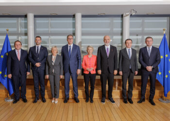 Kryeministri Albin Kurti mori pjesë në drekën e punës të organizuar nga Presidentja e Komisionit Evropian, Ursula von der Leyen, së bashku me liderët e Ballkanit Perëndimor, në Bruksel.