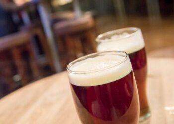 “Shuarja e pub-eve britanike: në Angli dhe Uells, rreth 50 prej tyre mbyllen çdo muaj.”