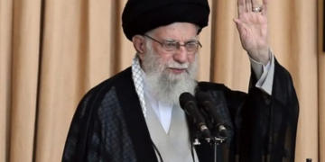 Udhëheqësi i Iranit mbron sulmet ndaj Izraelit në një fjalim të rrallë publik