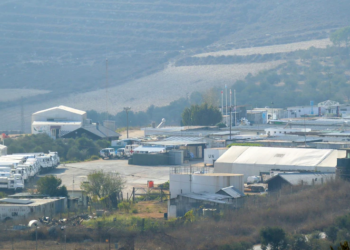 Tanket izraelite godasin bazat e OKB-së në Liban