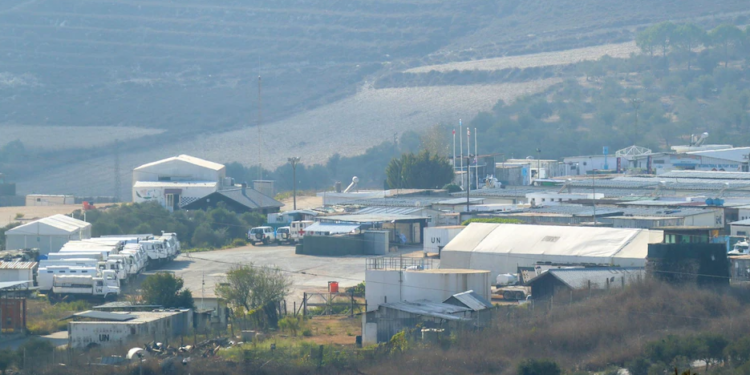 Tanket izraelite godasin bazat e OKB-së në Liban