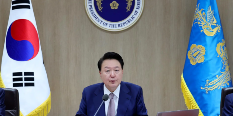 Koreja e Jugut po shqyrton ndihmën e drejtpërdrejtë ushtarake për Ukrainën pas lëvizjes së fqinjit të saj