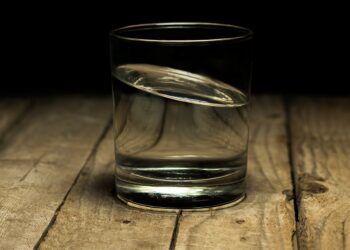 Këto janë efekte anësore që ndodhin nëse nuk pini mjaftueshëm ujë