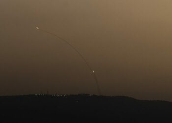 U dëgjuan sirenat: disa raketa fluturuan përsëri nga Libani drejt Tel Avivit