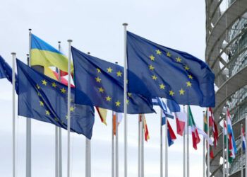 Parlamenti Evropian miratoi 35 miliardë euro ndihmë për Ukrainën