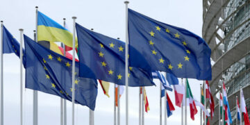 Parlamenti Evropian miratoi 35 miliardë euro ndihmë për Ukrainën